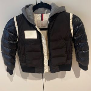 Moncler boys black and white shirt size 6